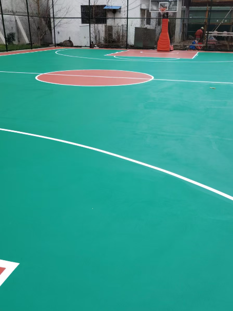 四平 球场长期使用易出现地面开裂